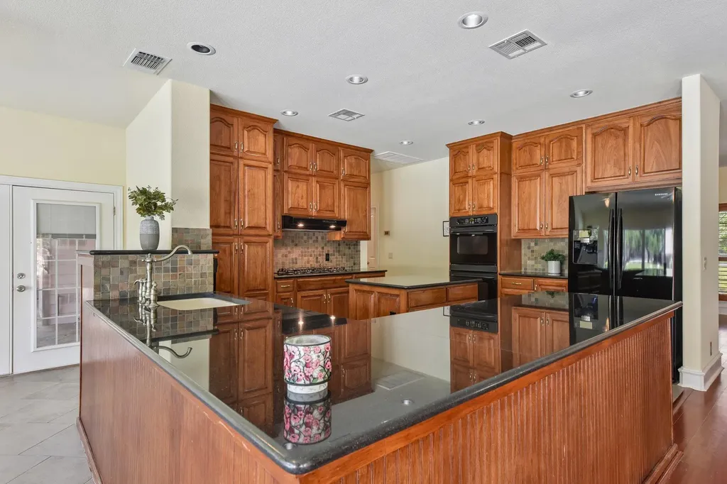 1915 Oak Forest Drive Round Rock TX 78681