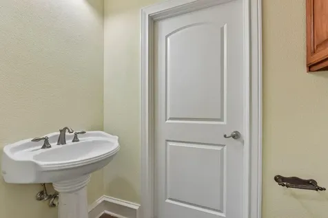 1915 Oak Forest Drive Round Rock TX 78681