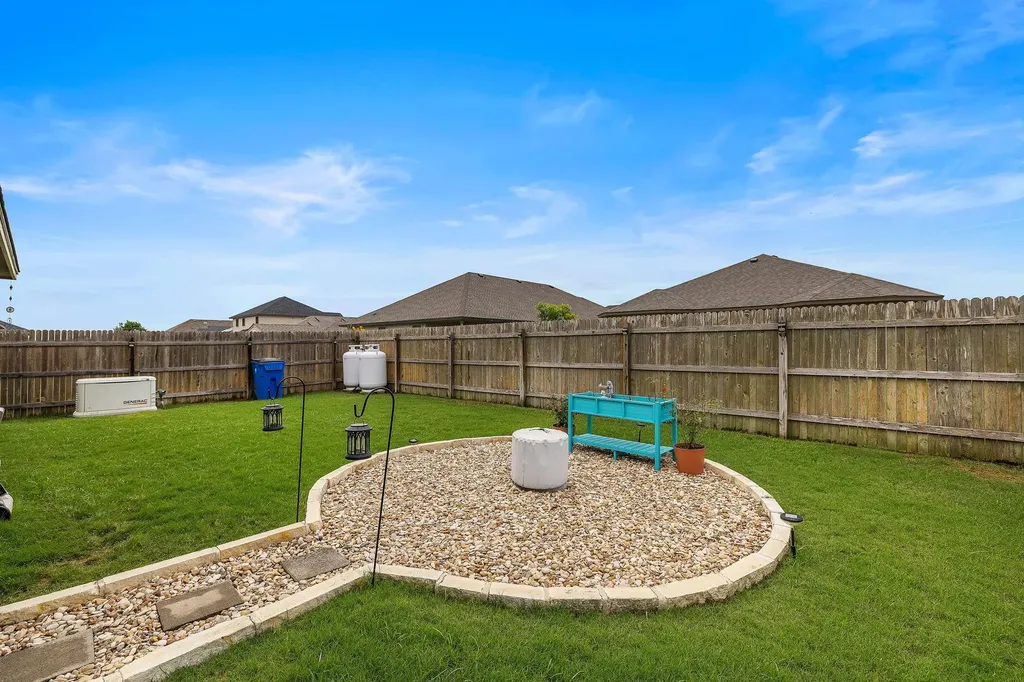 125 Beth Ann Loop Taylor TX 76574