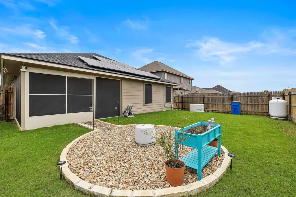 125 Beth Ann Loop Taylor TX 76574
