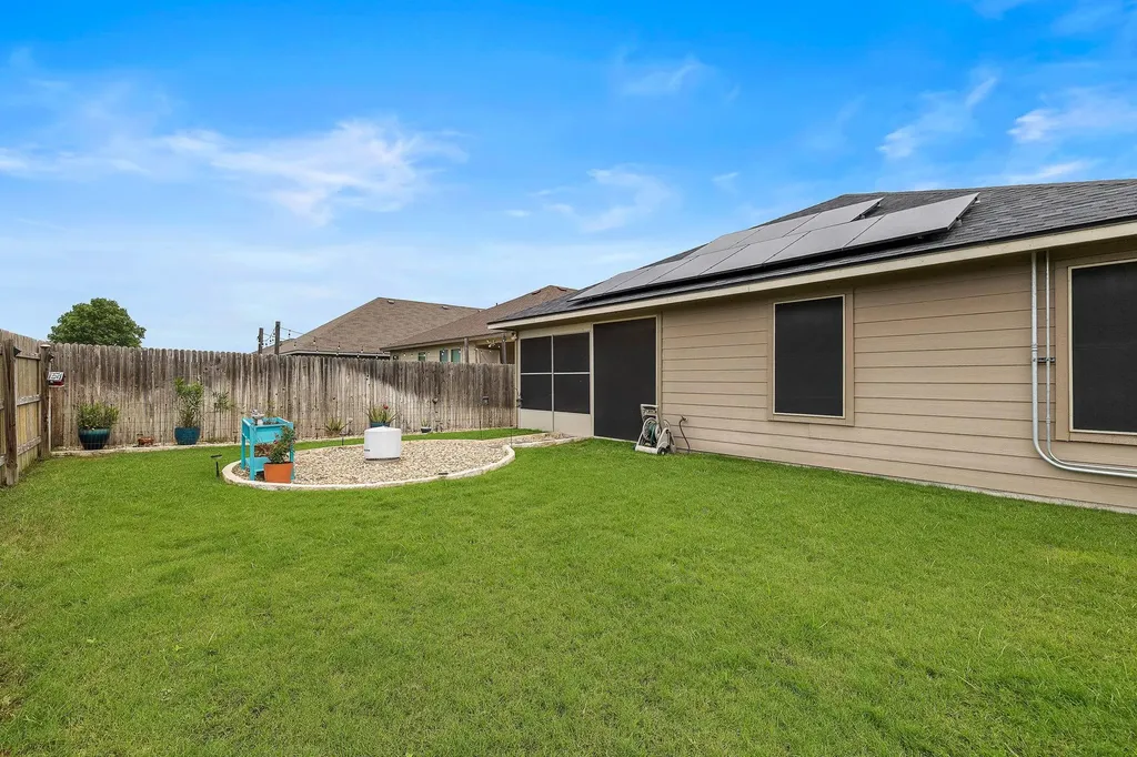 125 Beth Ann Loop Taylor TX 76574