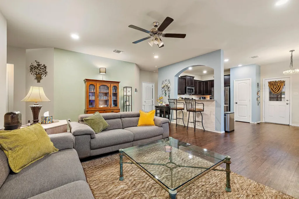 125 Beth Ann Loop Taylor TX 76574