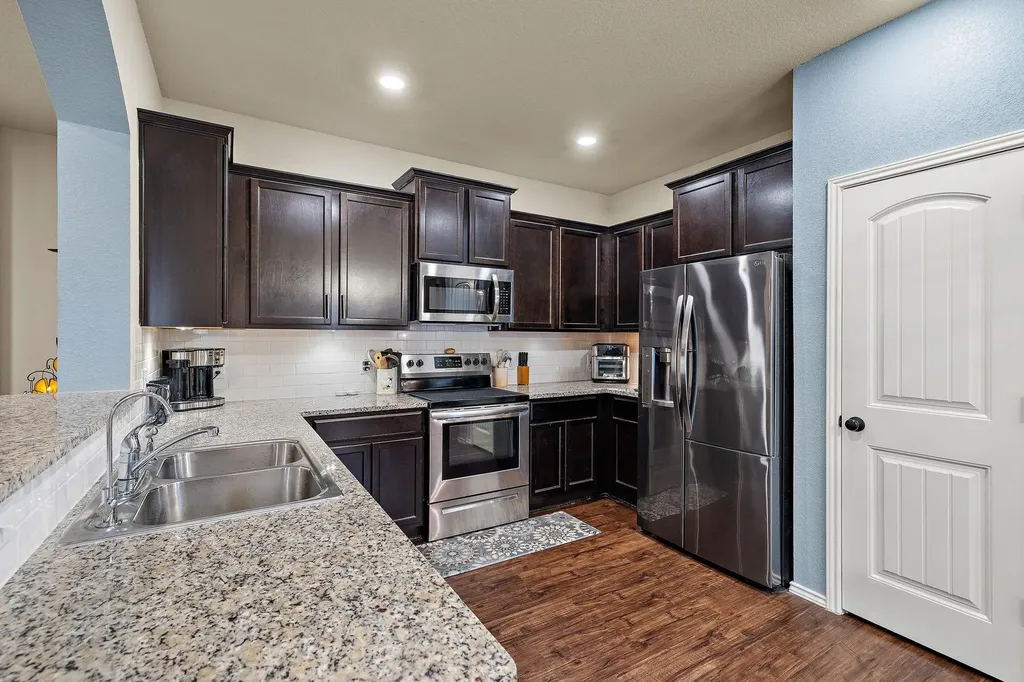 125 Beth Ann Loop Taylor TX 76574