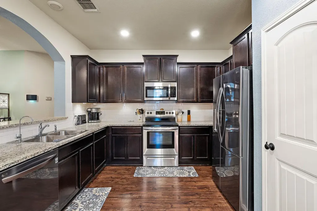 125 Beth Ann Loop Taylor TX 76574