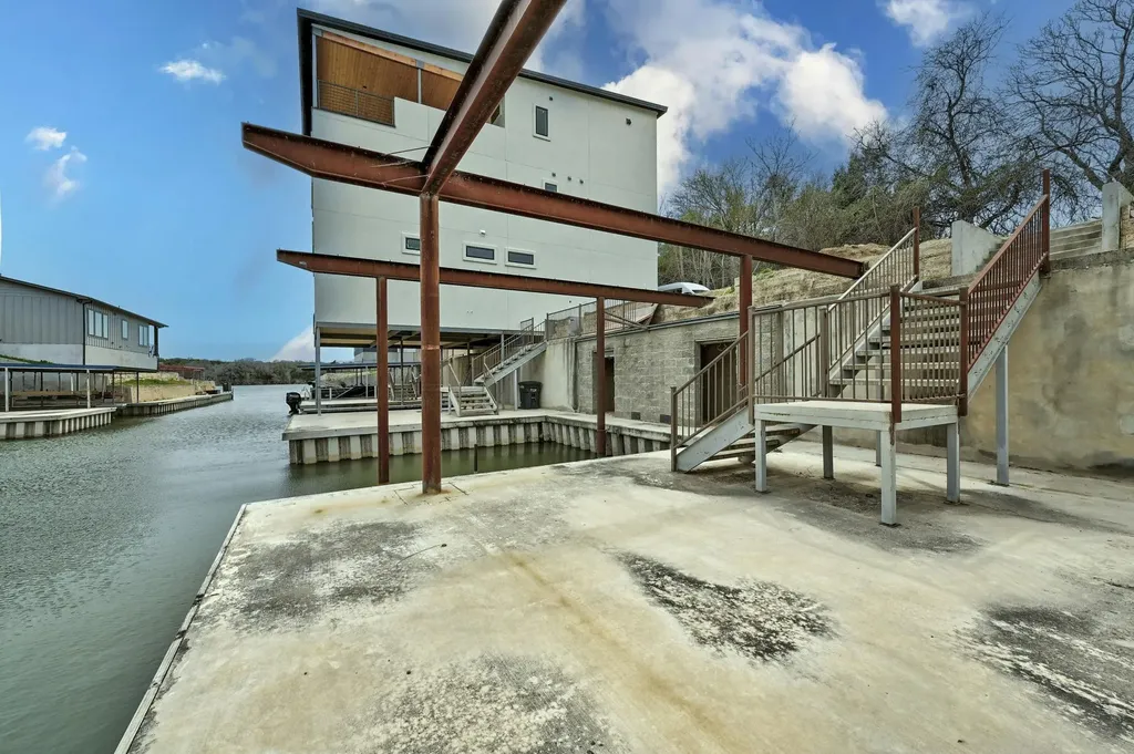 940 Euel Moore Drive Kingsland TX 78639