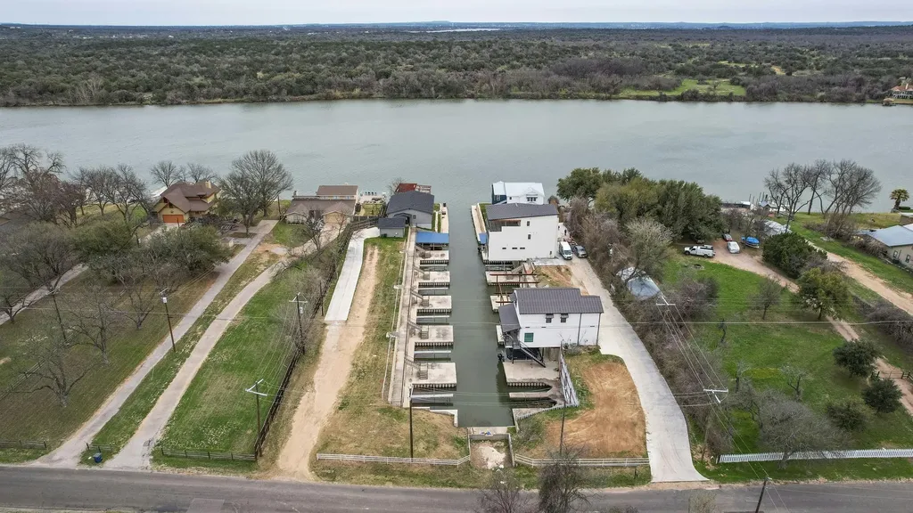 940 Euel Moore Drive Kingsland TX 78639