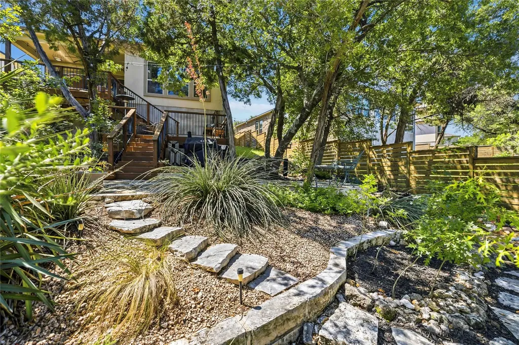 11004 Cut Plains Loop Austin TX 78726