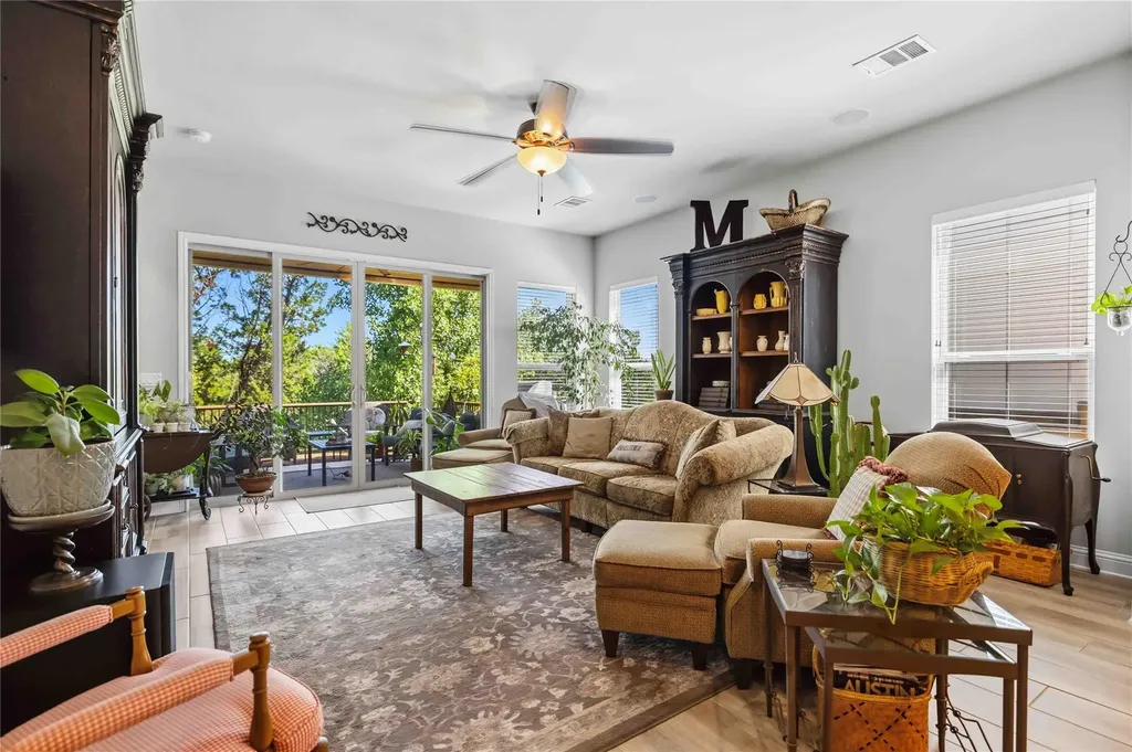 11004 Cut Plains Loop Austin TX 78726