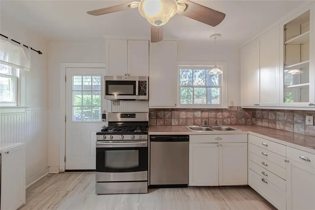 1202 Norwood Road Austin TX 78722