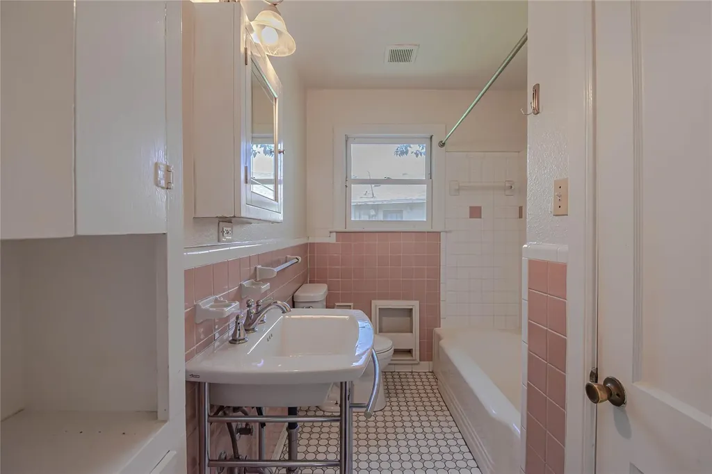 1202 Norwood Road Austin TX 78722