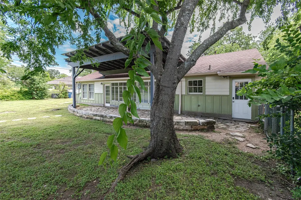 1202 Norwood Road Austin TX 78722