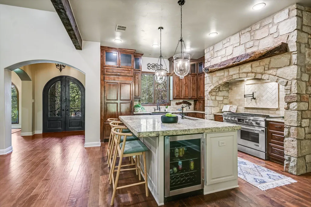 1402 Barclay Drive Austin TX 78746