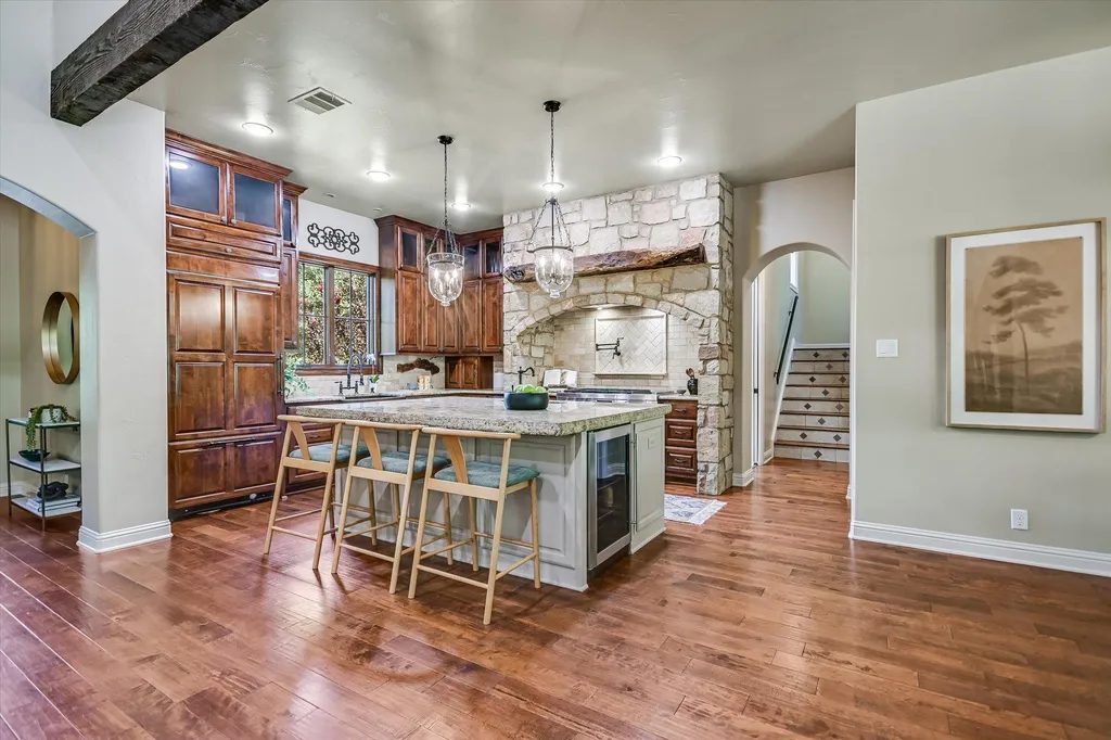 1402 Barclay Drive Austin TX 78746