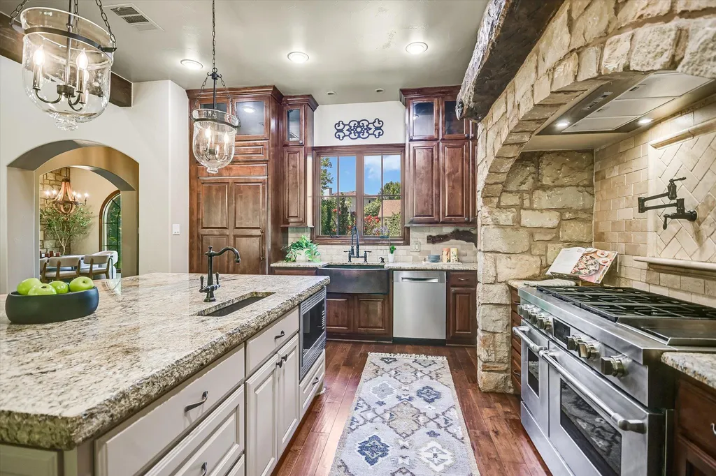 1402 Barclay Drive Austin TX 78746
