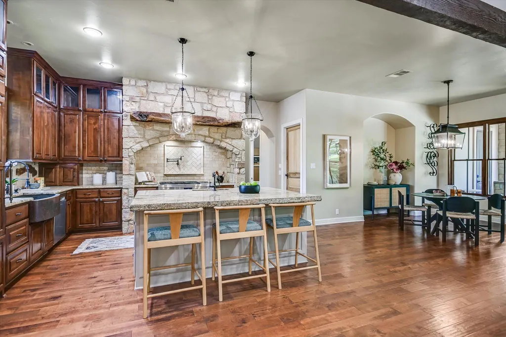 1402 Barclay Drive Austin TX 78746