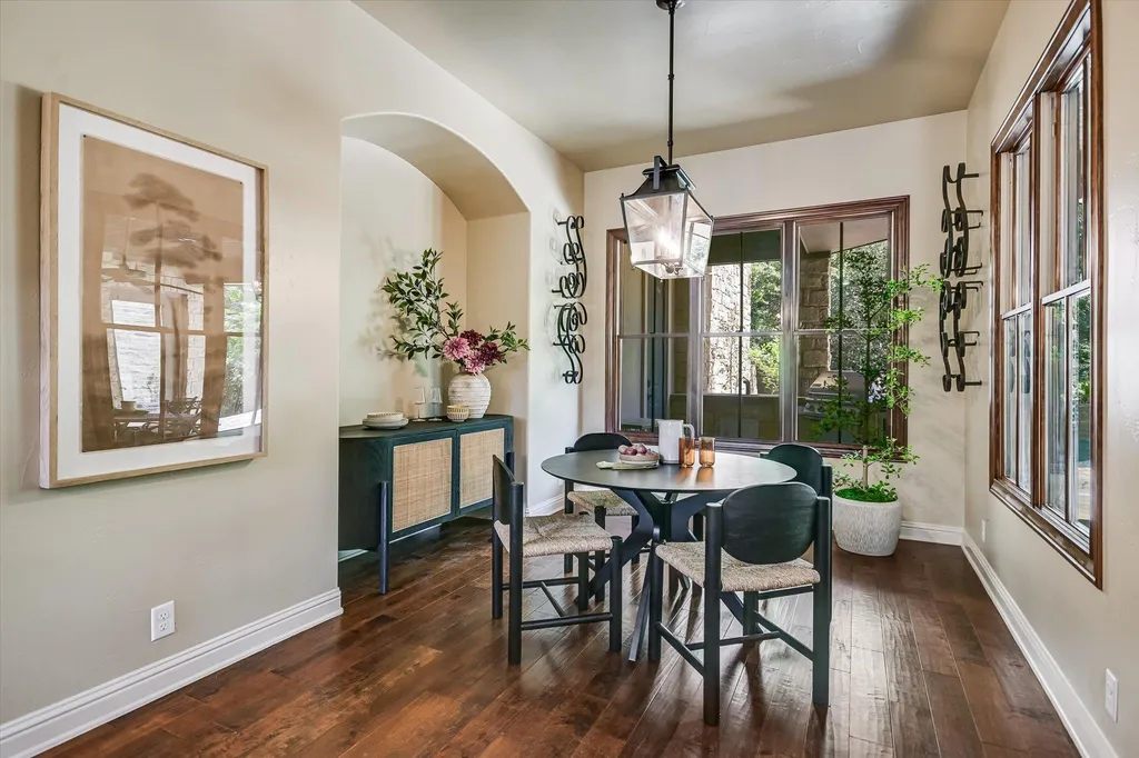 1402 Barclay Drive Austin TX 78746
