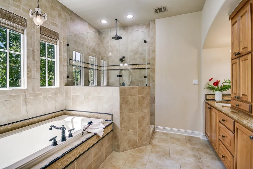 1402 Barclay Drive Austin TX 78746