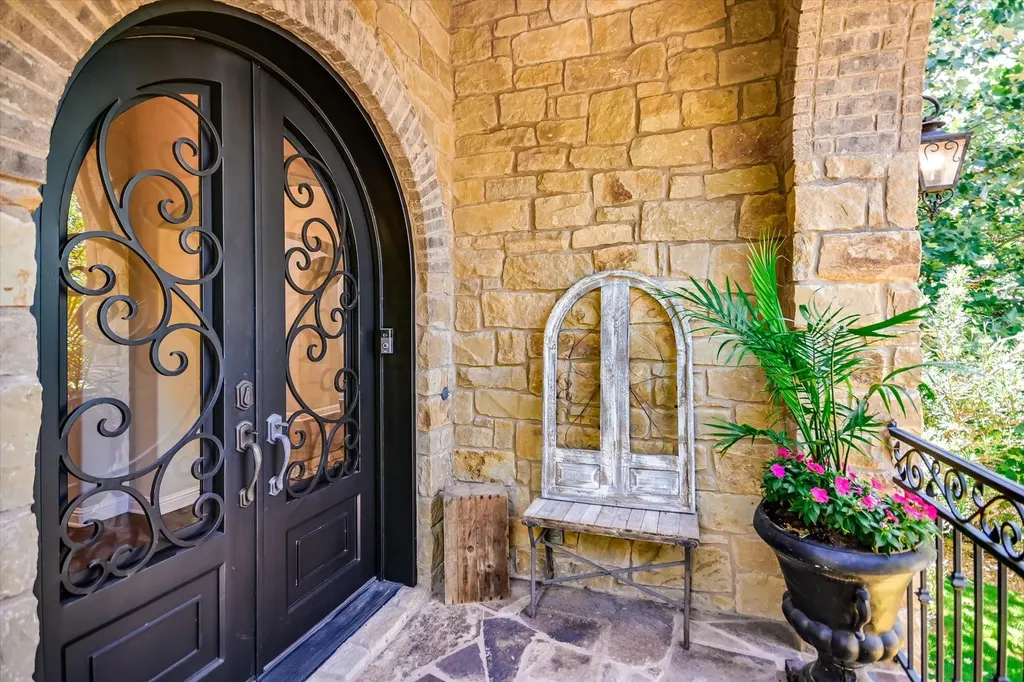 1402 Barclay Drive Austin TX 78746