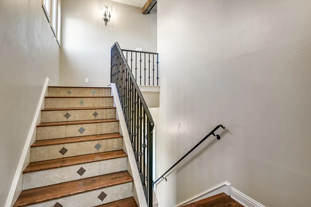 1402 Barclay Drive Austin TX 78746