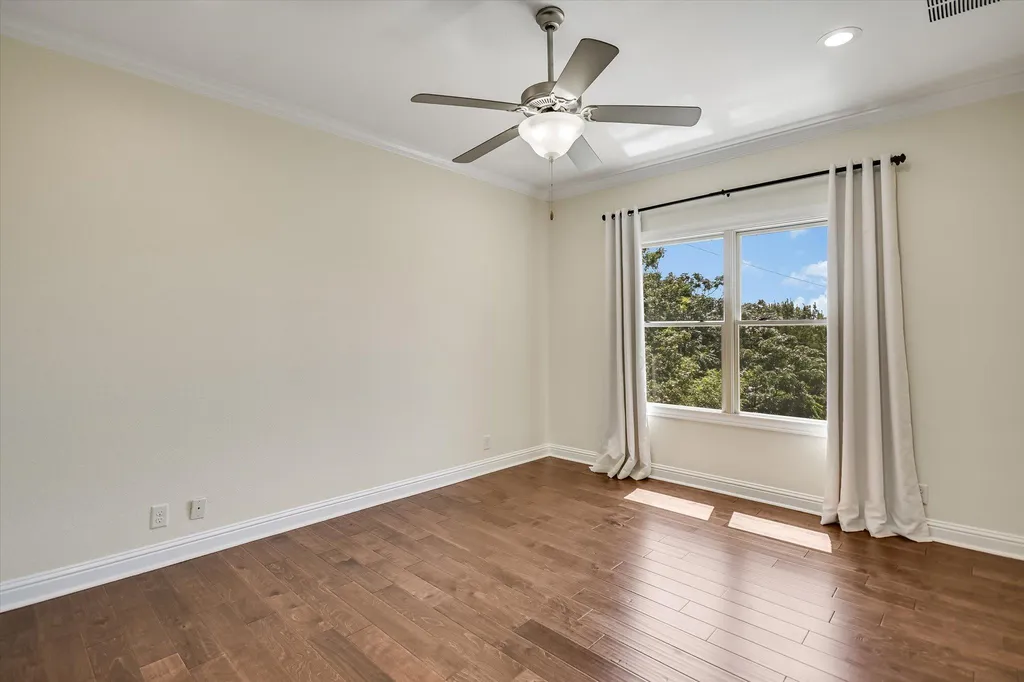 1402 Barclay Drive Austin TX 78746