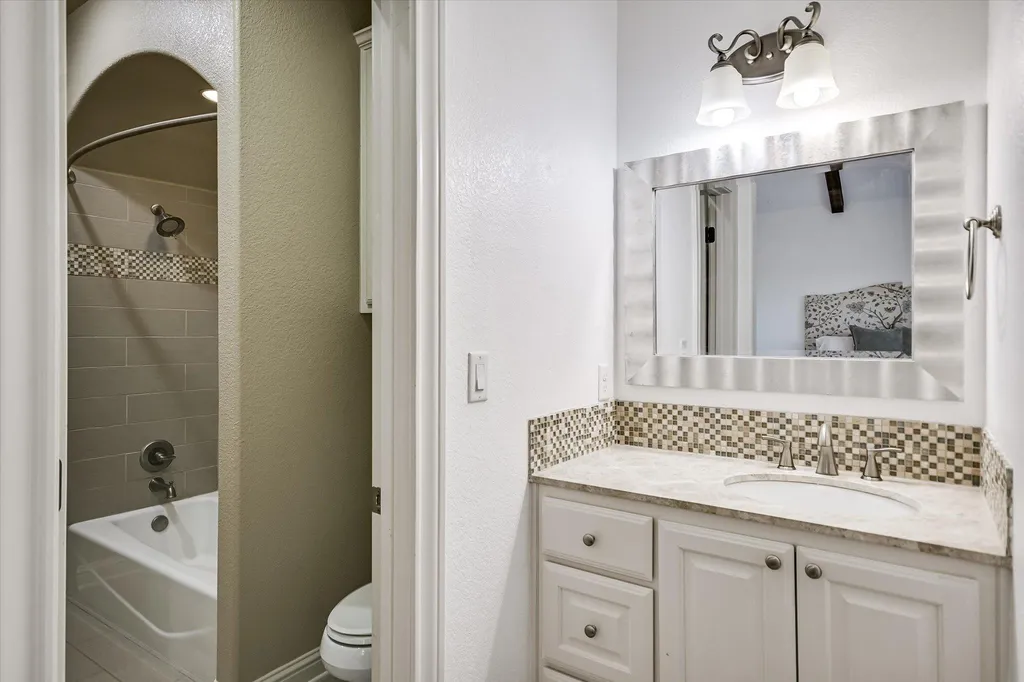 1402 Barclay Drive Austin TX 78746