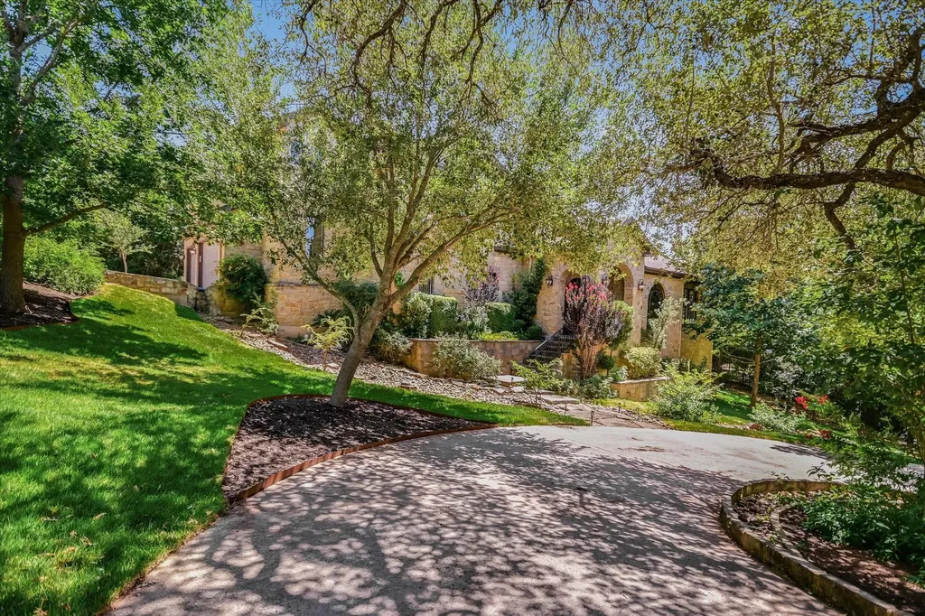 1402 Barclay Drive Austin TX 78746