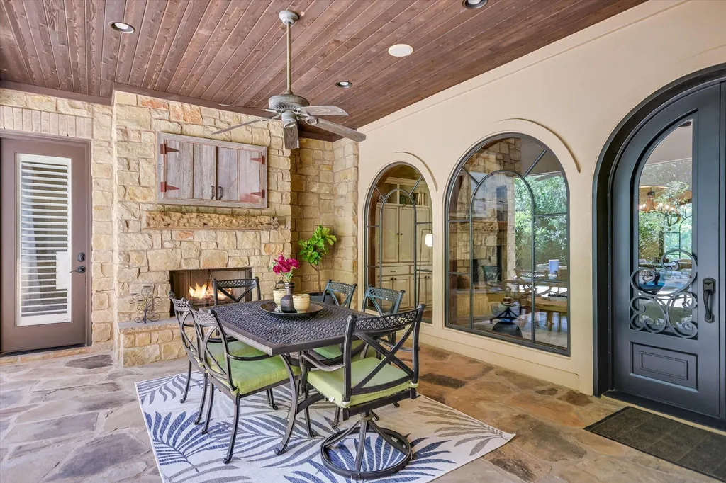 1402 Barclay Drive Austin TX 78746