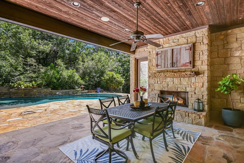 1402 Barclay Drive Austin TX 78746