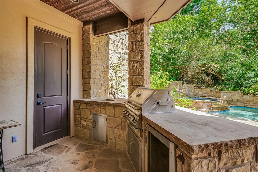 1402 Barclay Drive Austin TX 78746