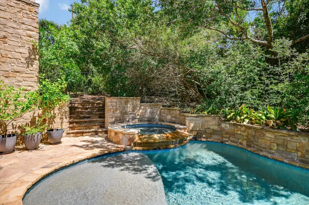 1402 Barclay Drive Austin TX 78746