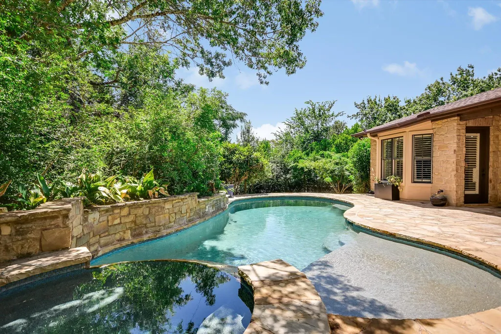 1402 Barclay Drive Austin TX 78746