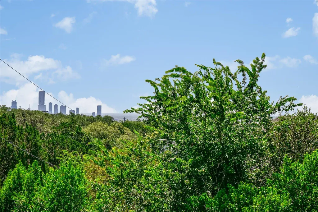 1402 Barclay Drive Austin TX 78746