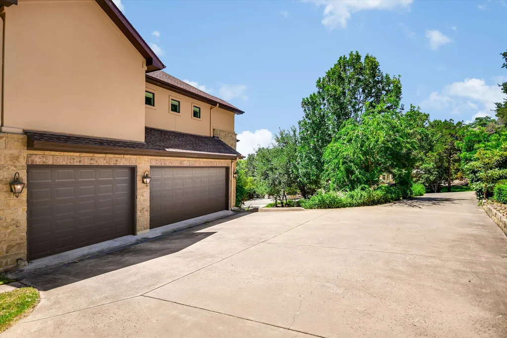 1402 Barclay Drive Austin TX 78746