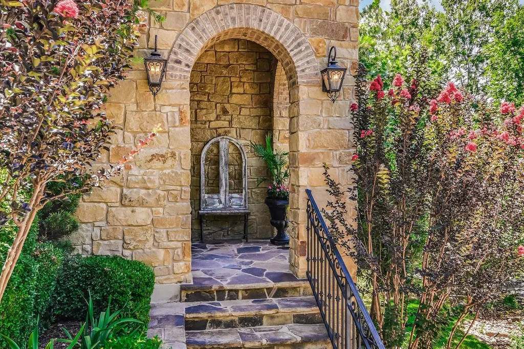 1402 Barclay Drive Austin TX 78746