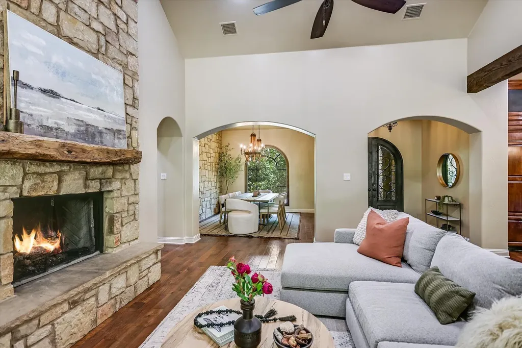 1402 Barclay Drive Austin TX 78746