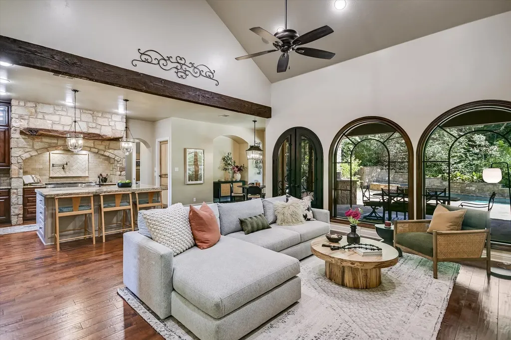 1402 Barclay Drive Austin TX 78746