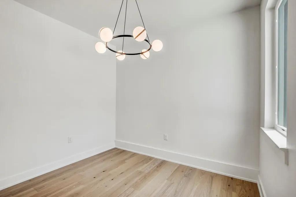4127 E 12th Street Austin TX 78721