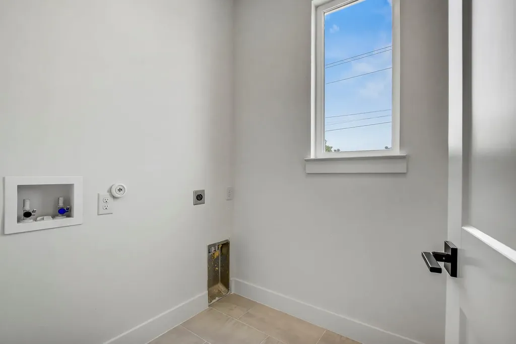 4127 E 12th Street Austin TX 78721