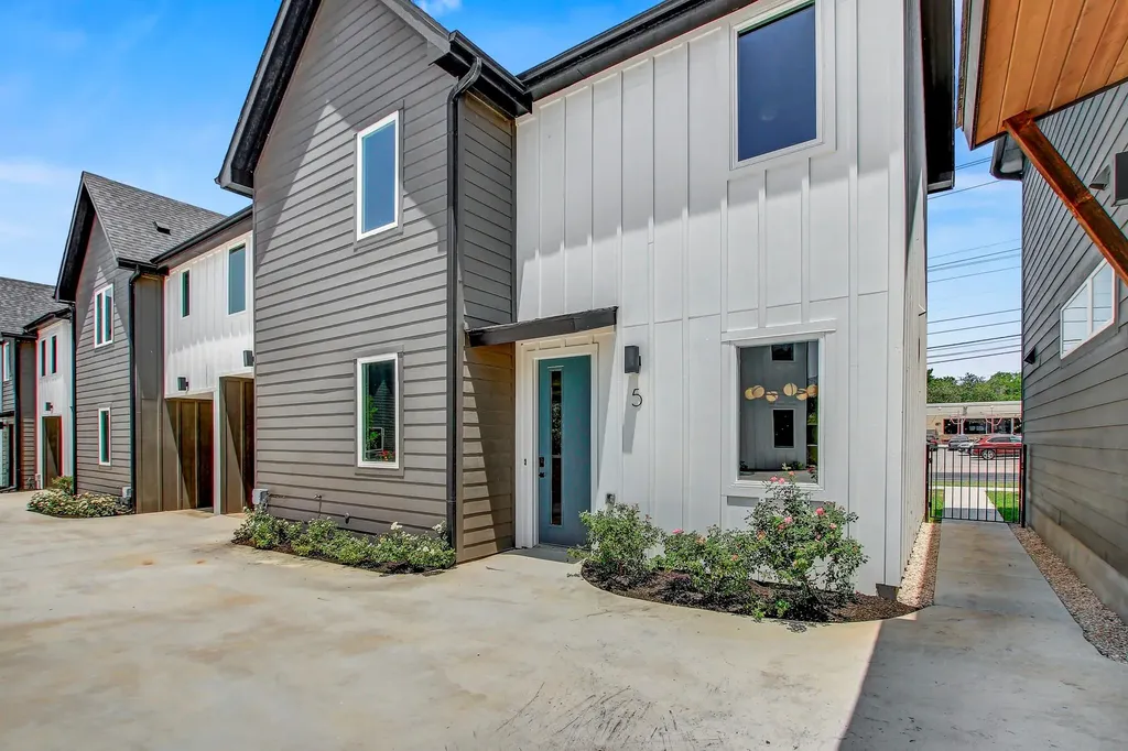 4127 E 12th Street Austin TX 78721