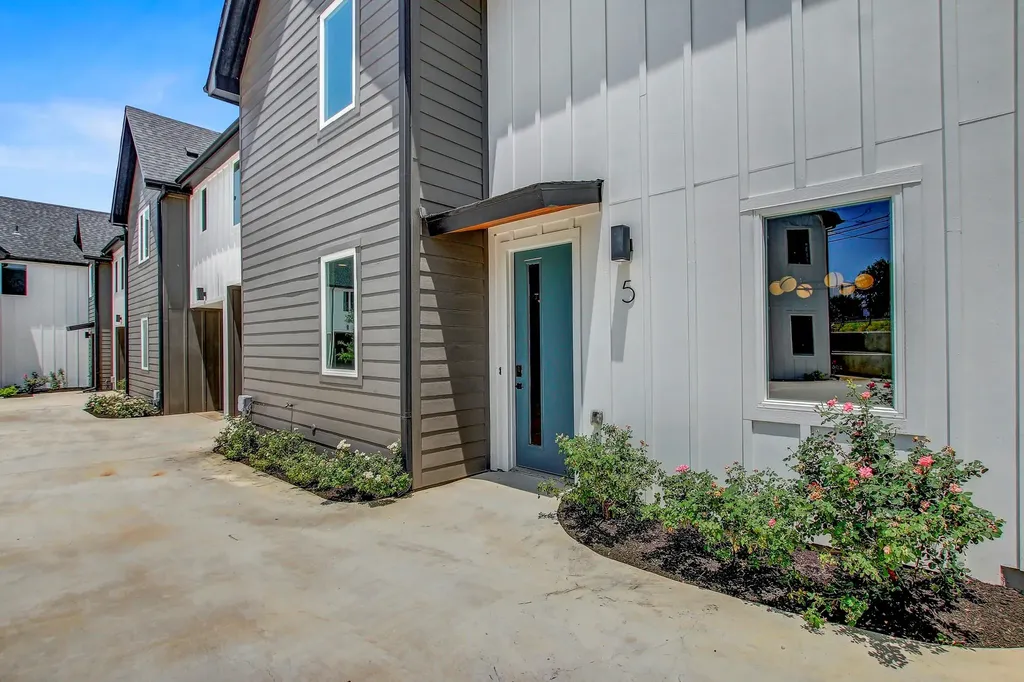 4127 E 12th Street Austin TX 78721