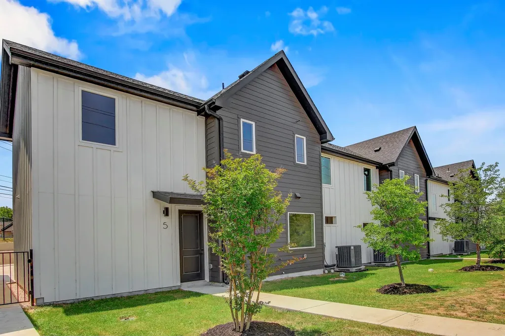 4127 E 12th Street Austin TX 78721