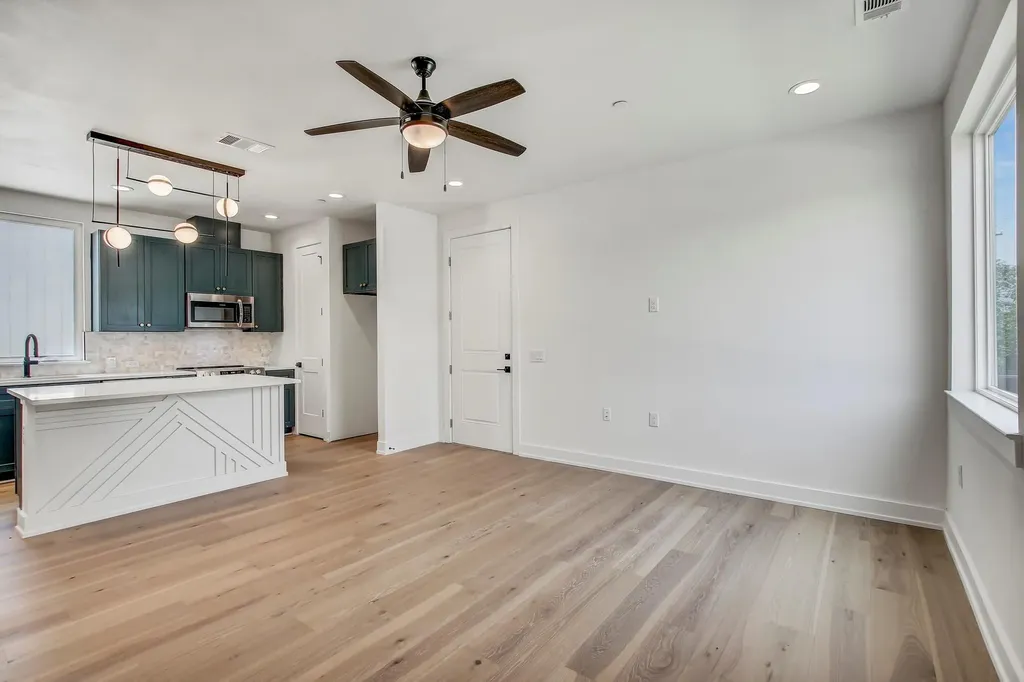 4127 E 12th Street Austin TX 78721
