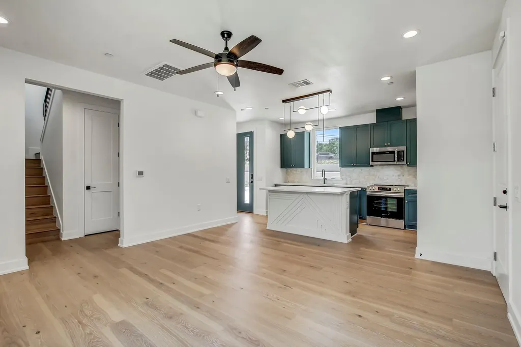 4127 E 12th Street Austin TX 78721