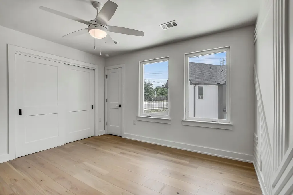 4127 E 12th Street Austin TX 78721
