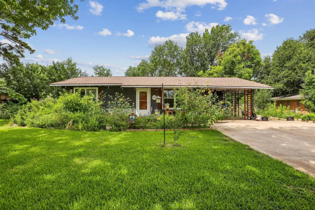 1114 W W 2nd Street Elgin TX 78621