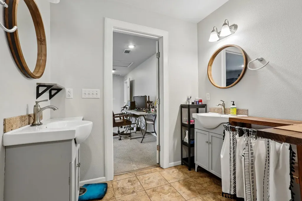 1114 W W 2nd Street Elgin TX 78621