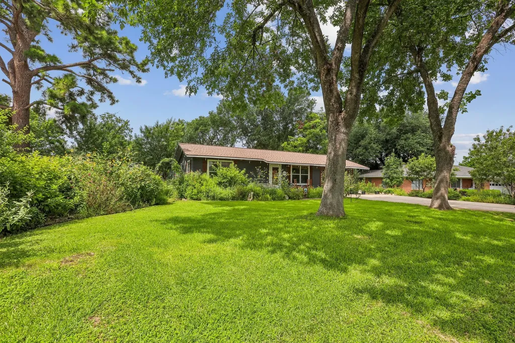 1114 W W 2nd Street Elgin TX 78621