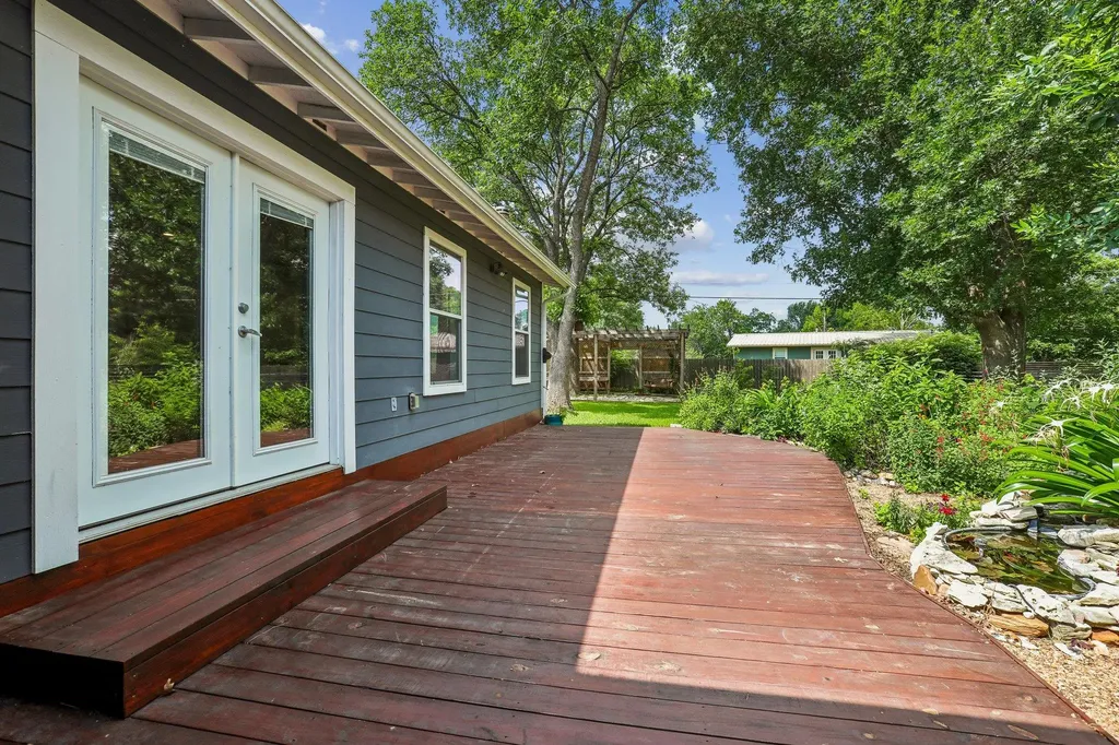 1114 W W 2nd Street Elgin TX 78621