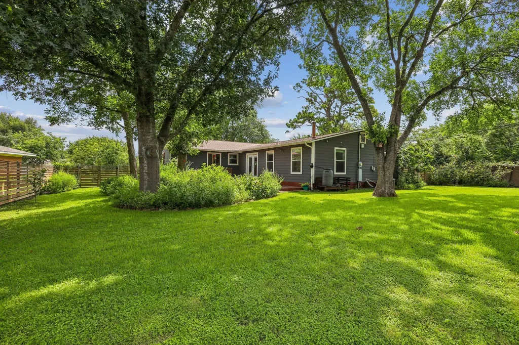 1114 W W 2nd Street Elgin TX 78621