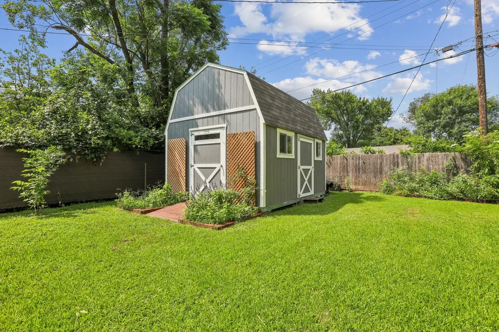 1114 W W 2nd Street Elgin TX 78621